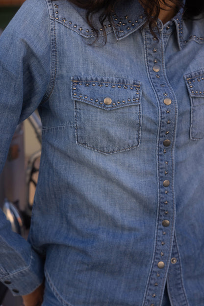 Idyllwind Rigid Wayside Studded Chambray Long Sleeve Snap Western Shirt