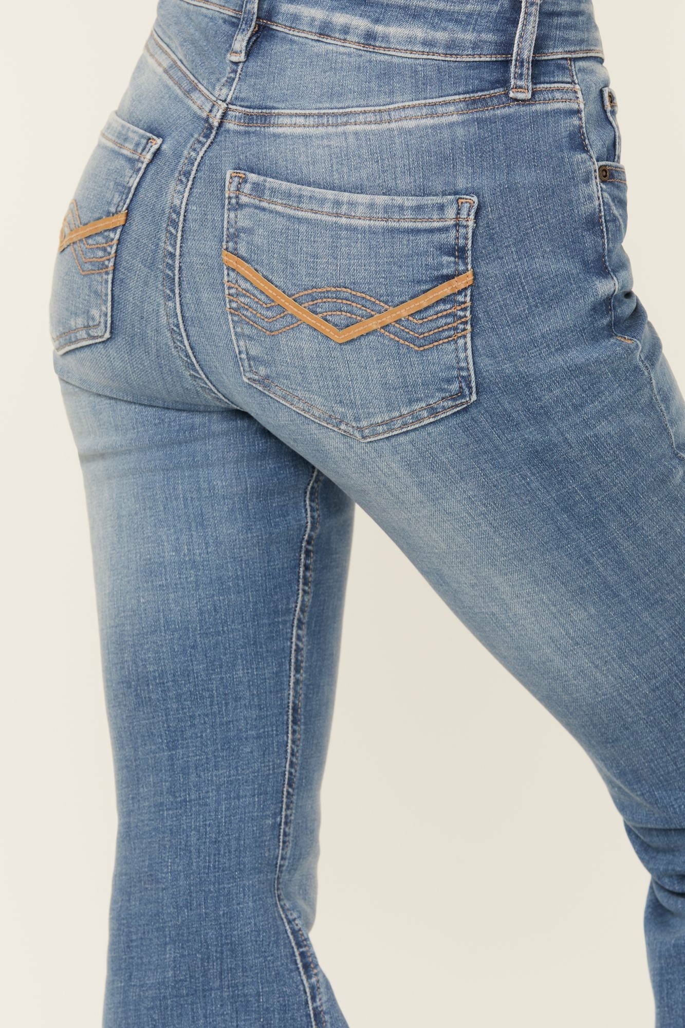 Idyllwind Alto Vista Medium Wash Mid Rise Bootcut Stretch Denim Jeans